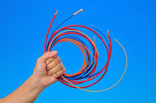 电线电缆老化变硬的背后 材料、环境与时间的共同作用